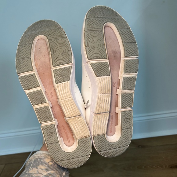 On Running The Roger Advantage White Rosehip Sneakers Women’s 9